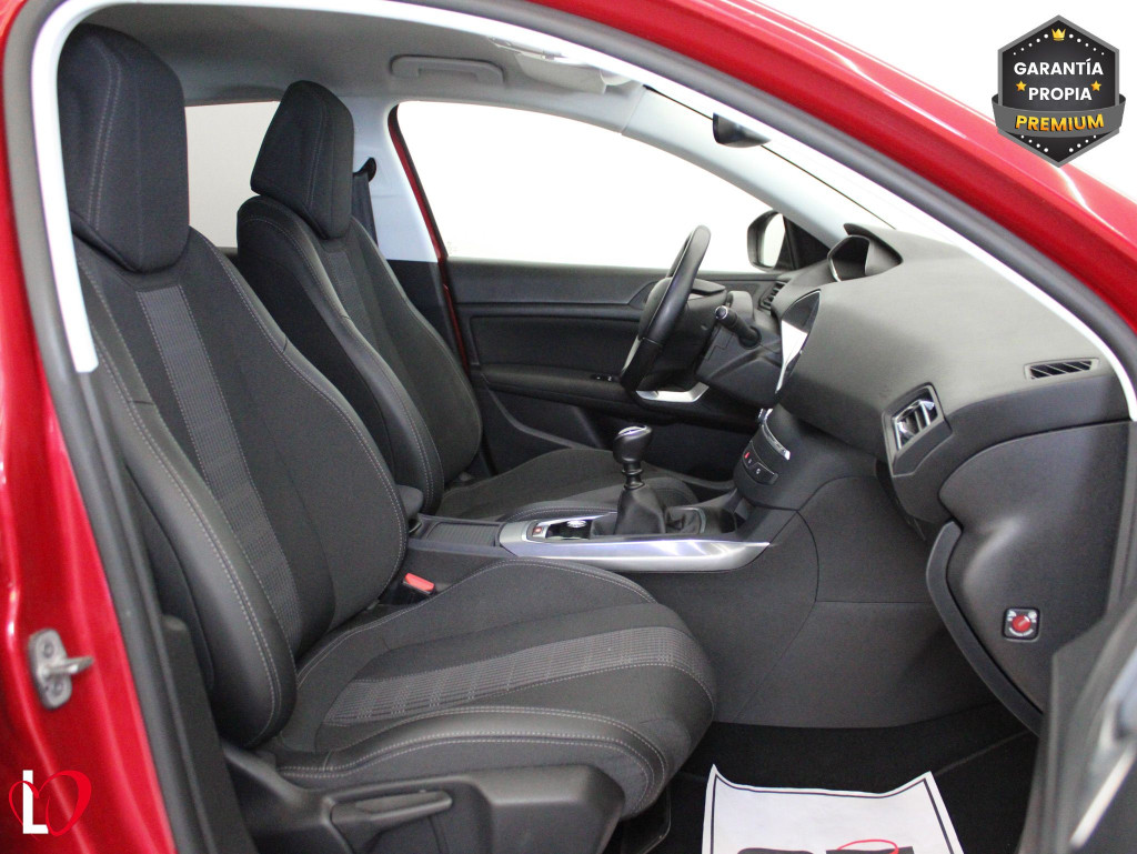 PEUGEOT 308 ALLURE PACK BlueHDi 130 S&S 6 VEL de segunda mano