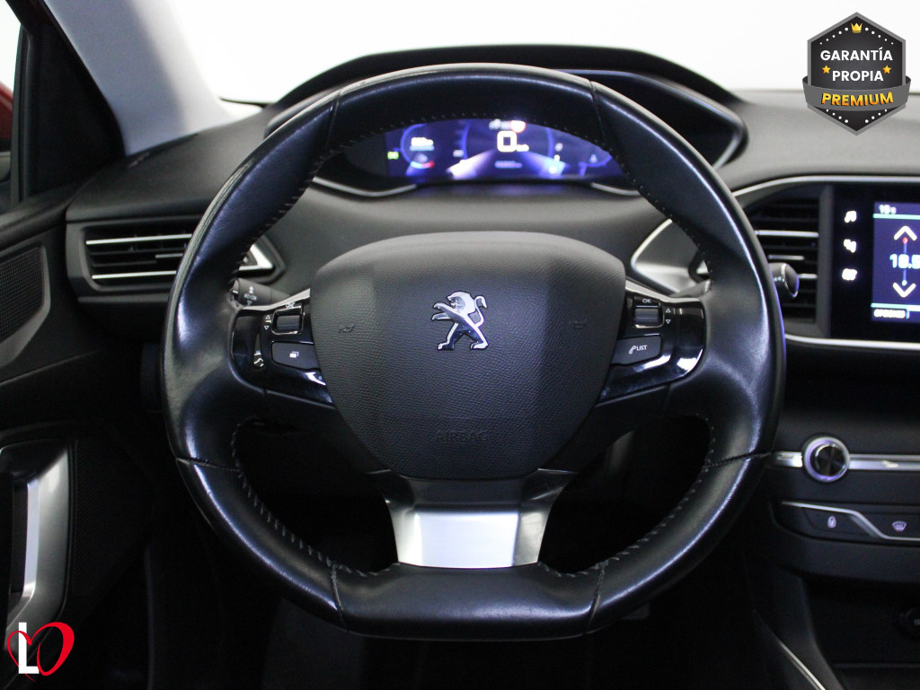 PEUGEOT 308 ALLURE PACK BlueHDi 130 S&S 6 VEL de segunda mano