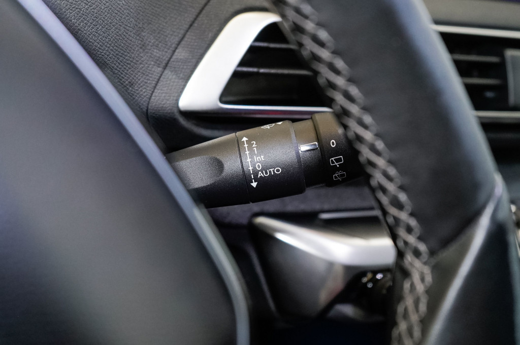 PEUGEOT 5008 BLUEHDI ALLURE 7 PLAZAS 130 de segunda mano