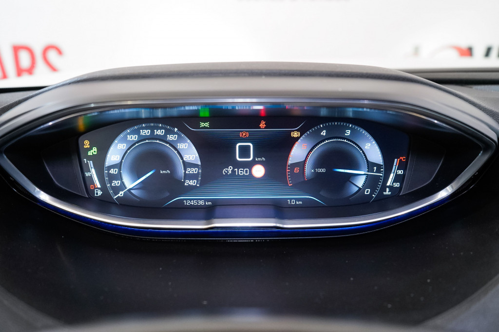 PEUGEOT 5008 BLUEHDI ALLURE 7 PLAZAS 130 de segunda mano