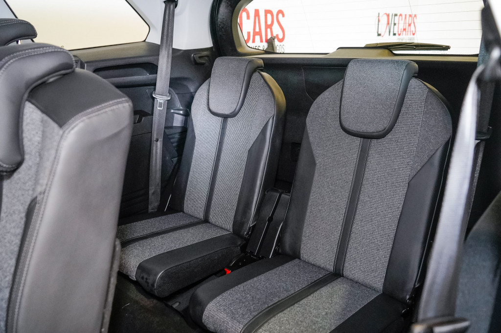 PEUGEOT 5008 BLUEHDI ALLURE 7 PLAZAS 130 de segunda mano