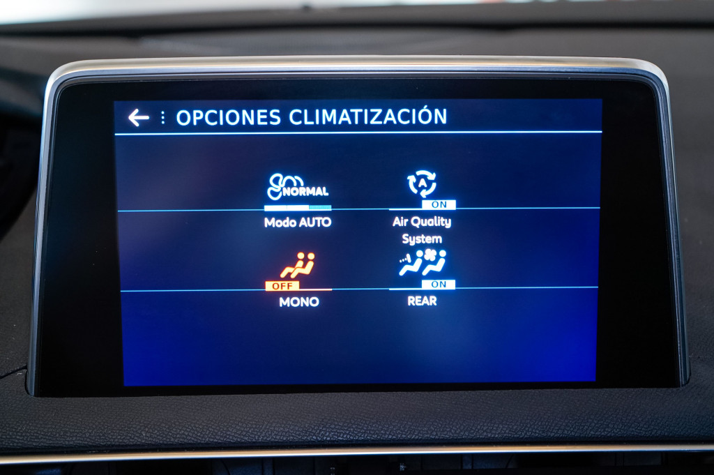 PEUGEOT 5008 BLUEHDI ALLURE 7 PLAZAS 130 de segunda mano