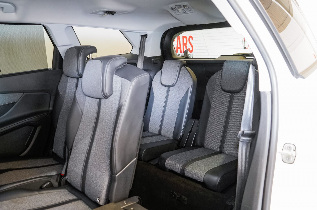 PEUGEOT 5008 BLUEHDI ALLURE 7 PLAZAS 130 de segunda mano