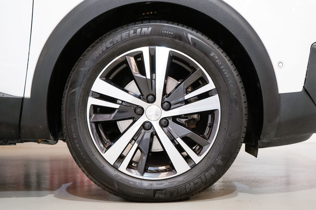 PEUGEOT 5008 BLUEHDI ALLURE 7 PLAZAS 130 de segunda mano