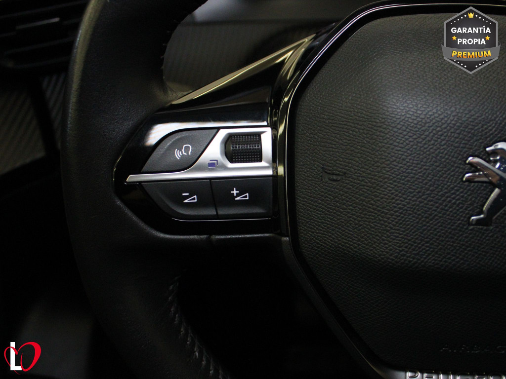 PEUGEOT N2008 ALLURE BlueHDi 110 S&S 6 VEL de segunda mano