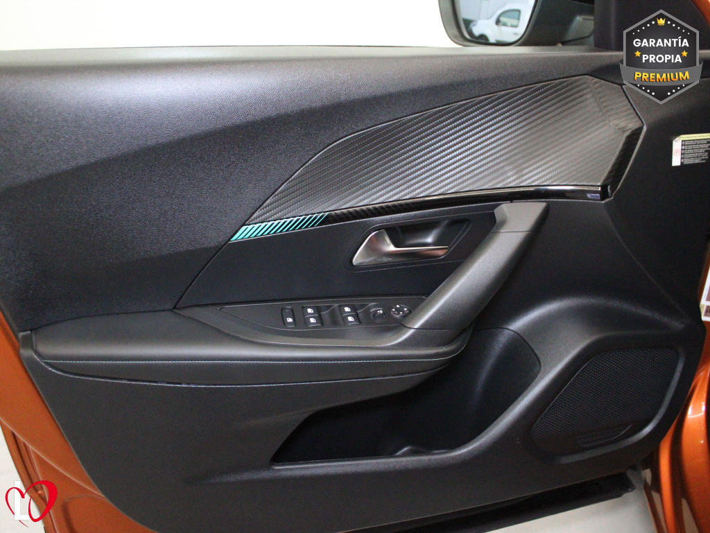 PEUGEOT N2008 ALLURE BlueHDi 110 S&S 6 VEL de segunda mano