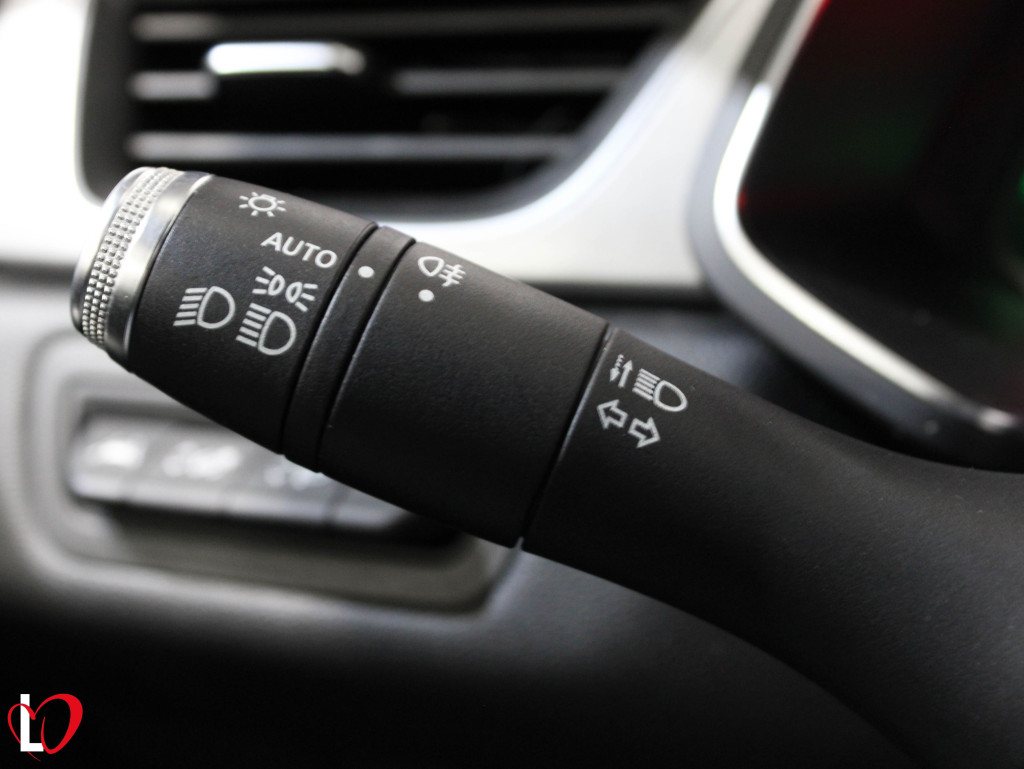 RENAULT CAPTUR TCE AUTO MicroHibrido INTENS 140 de segunda mano