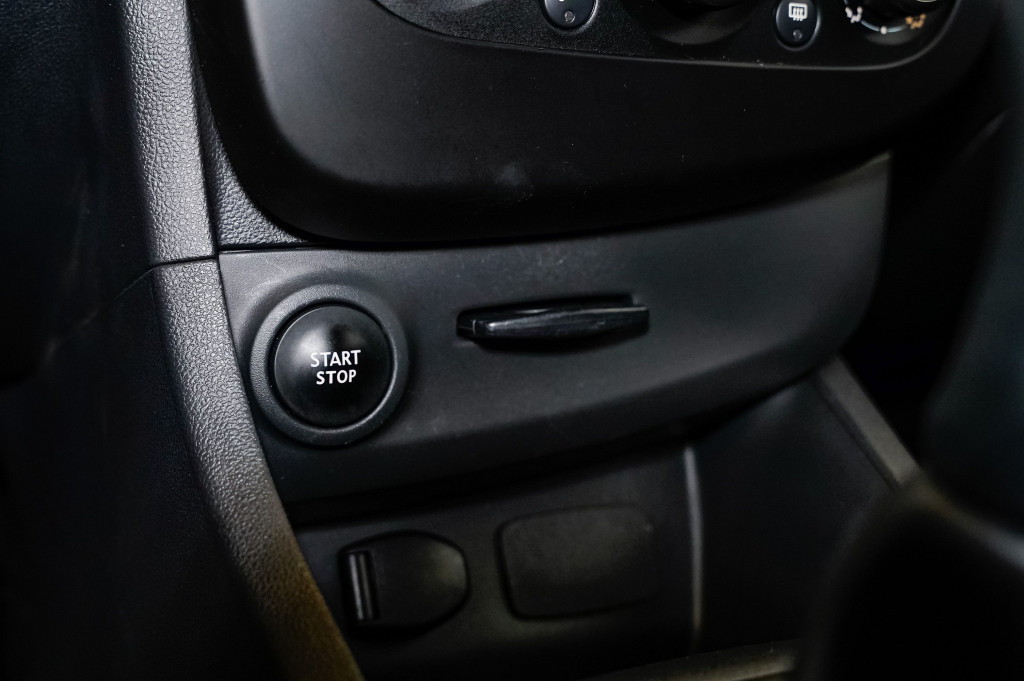 RENAULT CLIO 1.5 DCI BUSINESS ECO2 ENERGY 75 de segunda mano