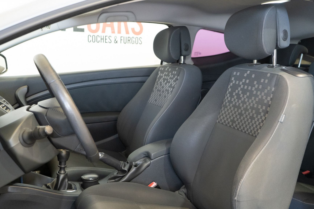 RENAULT MEGANE 1.2 COUPE GASOLINA de segunda mano