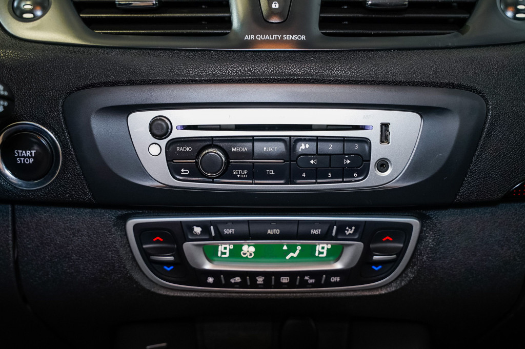 RENAULT SCENIC 1.5 DCI 110 de segunda mano