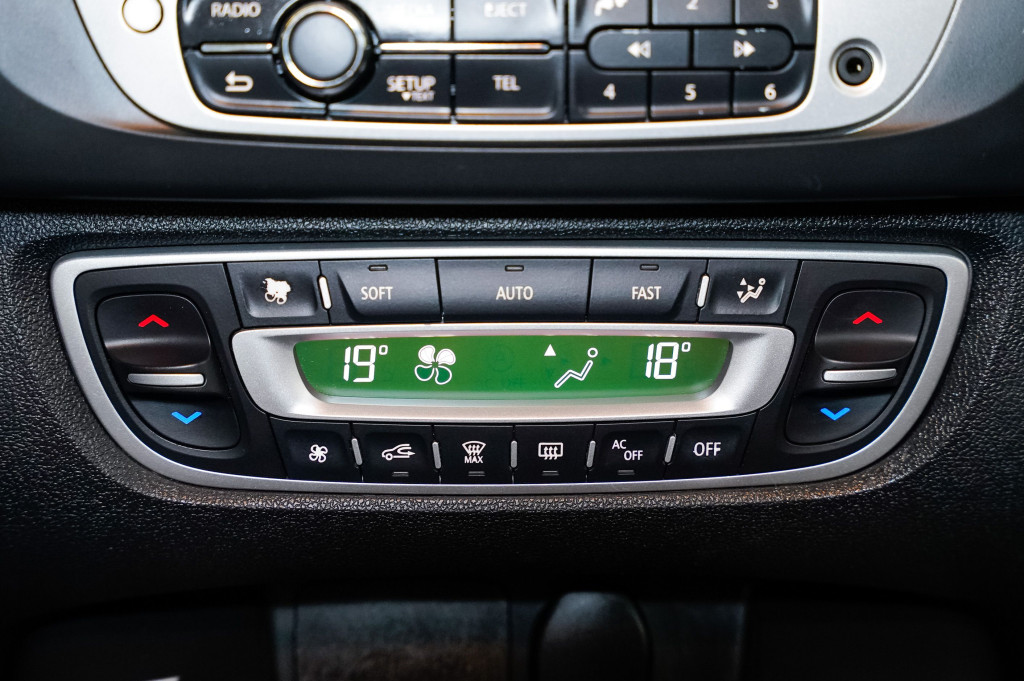 RENAULT SCENIC 1.5 DCI 110 de segunda mano