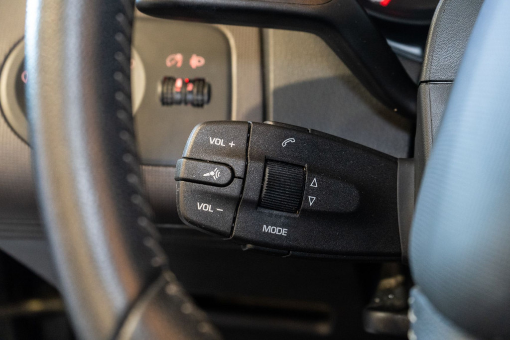 SEAT IBIZA 1.6 TDI STYLE 3P TECHO 105 de segunda mano