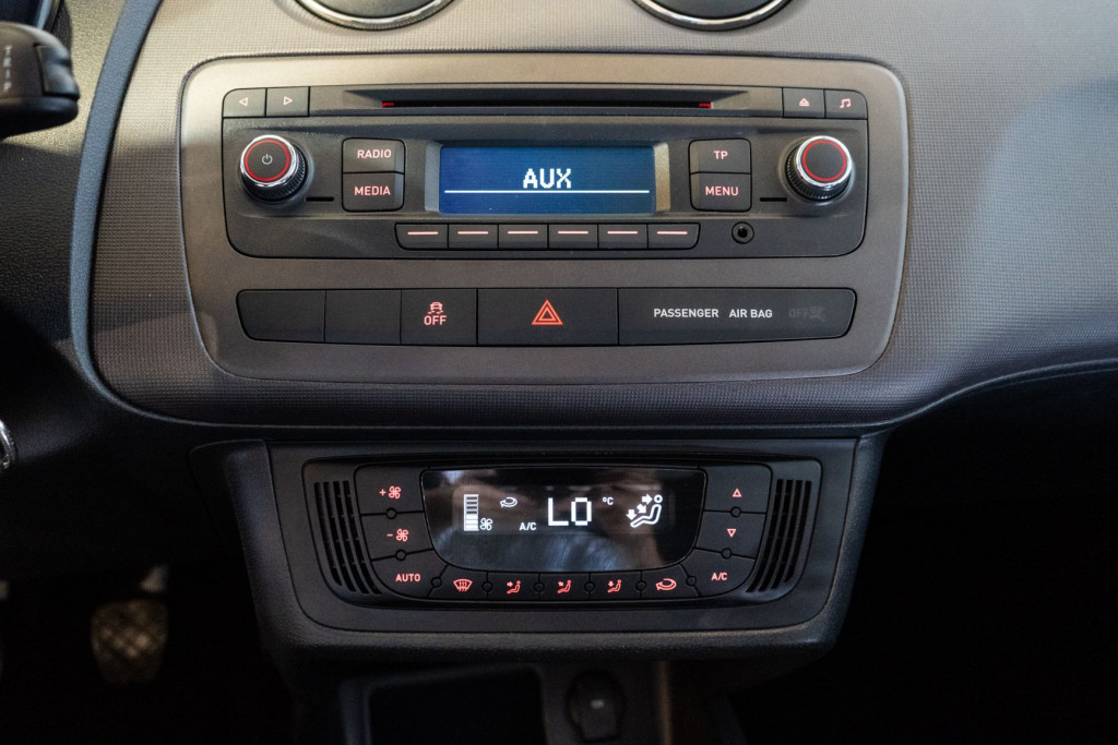 SEAT IBIZA 1.6 TDI STYLE 3P TECHO 105 de segunda mano