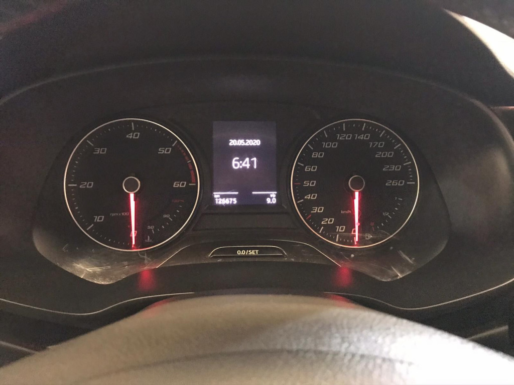 SEAT LEON 1.6 TDI CR S&S STYLE 105CV de segunda mano