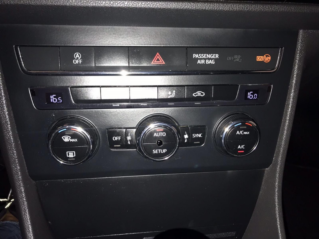 SEAT LEON 1.6 TDI CR S&S STYLE 105CV de segunda mano