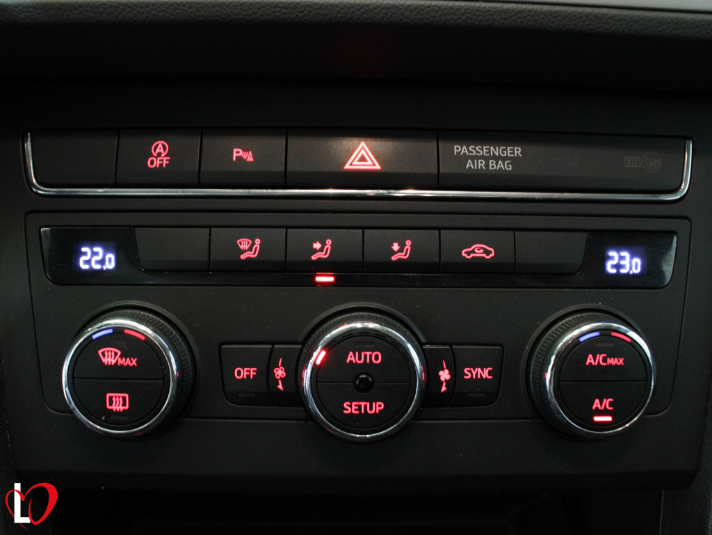 SEAT LEON 1.6 TDI S&S CR STYLE 115 de segunda mano