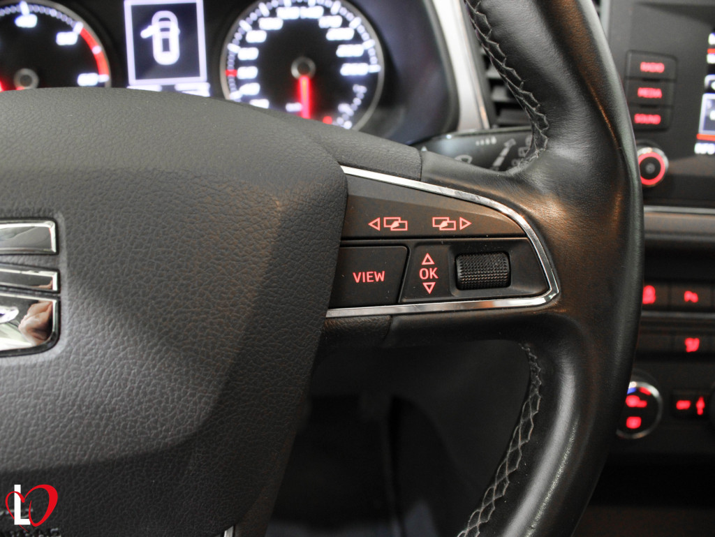 SEAT LEON 1.6 TDI S&S CR STYLE 115 de segunda mano
