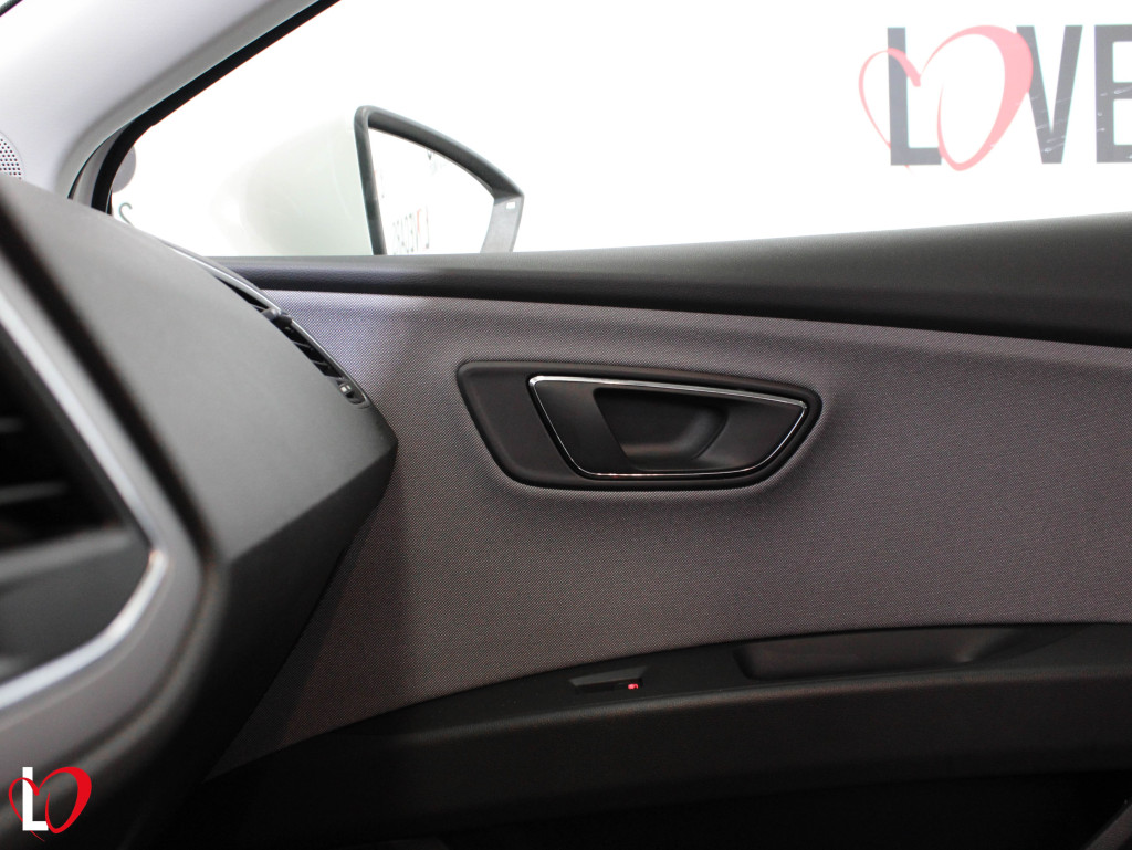 SEAT LEON 1.6 TDI S&S CR STYLE 115 de segunda mano
