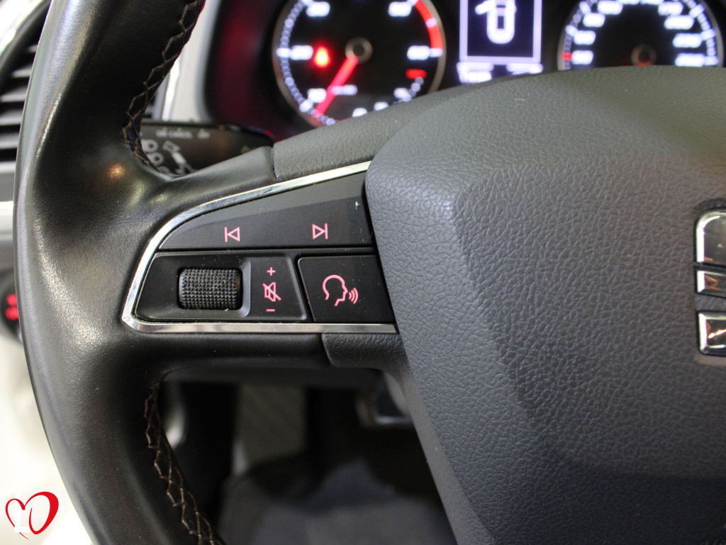SEAT LEON 1.6 TDI S&S CR STYLE 115 de segunda mano