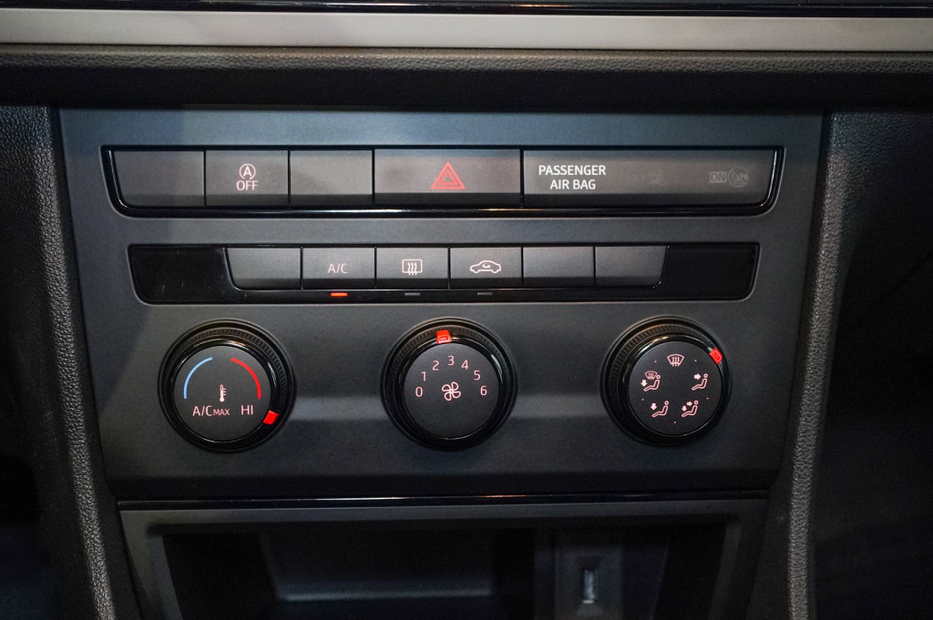 SEAT LEON 1.6 TDI S&S REFERENCE ECOMOTIVE 6 VEL 110 de segunda mano