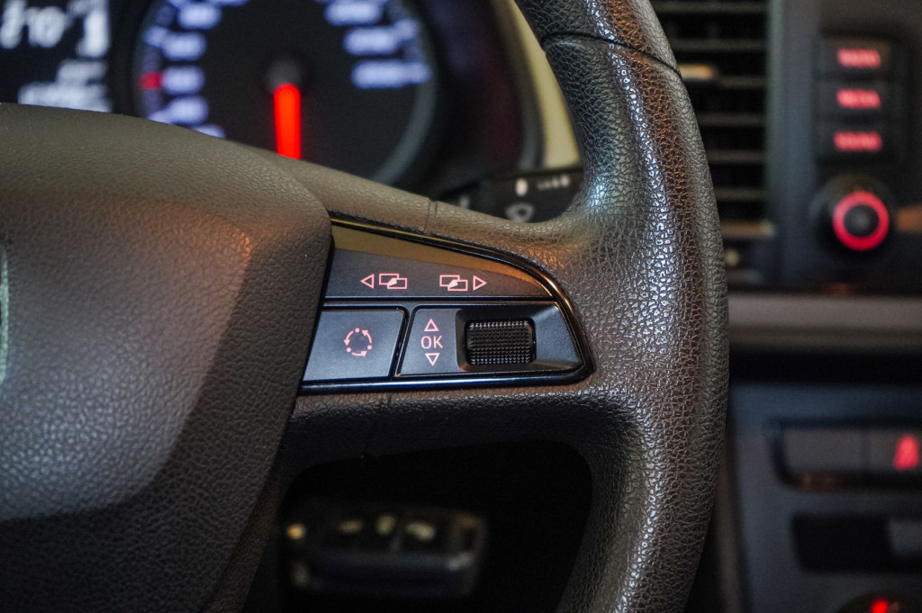 SEAT LEON 1.6 TDI S&S REFERENCE ECOMOTIVE 6 VEL 110 de segunda mano