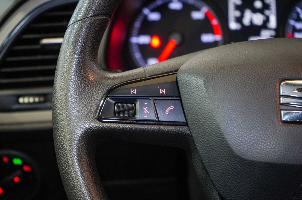 SEAT LEON 1.6 TDI S&S REFERENCE ECOMOTIVE 6 VEL 110 de segunda mano