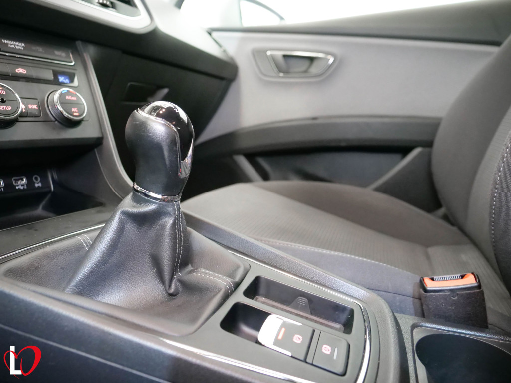 SEAT LEON 1.6 TDI S&S STYLE 115 de segunda mano