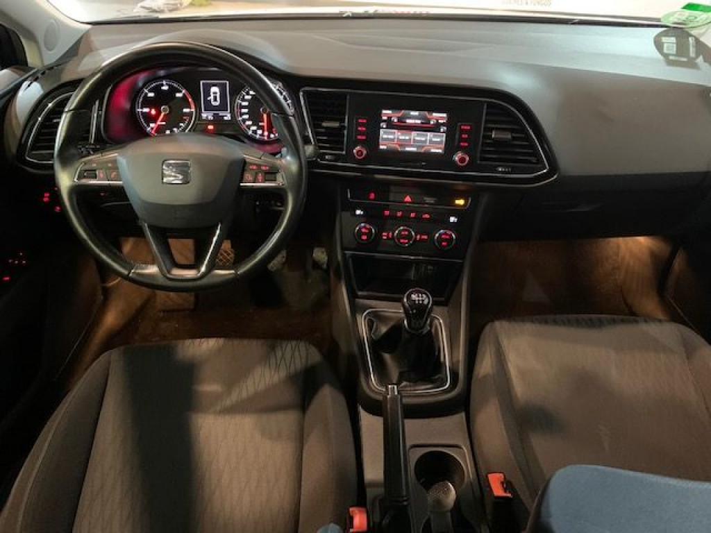 SEAT LEON ST 1.6 TDI S&S STYLE 110 de segunda mano