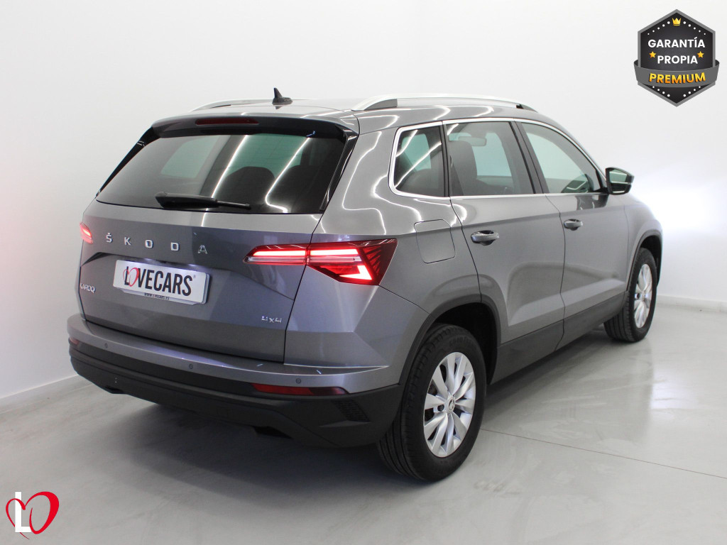 SKODA KAROQ 2.0 TDI DSG 4X4 AMBITION + PACK MULTIMEDIA 150 de segunda mano