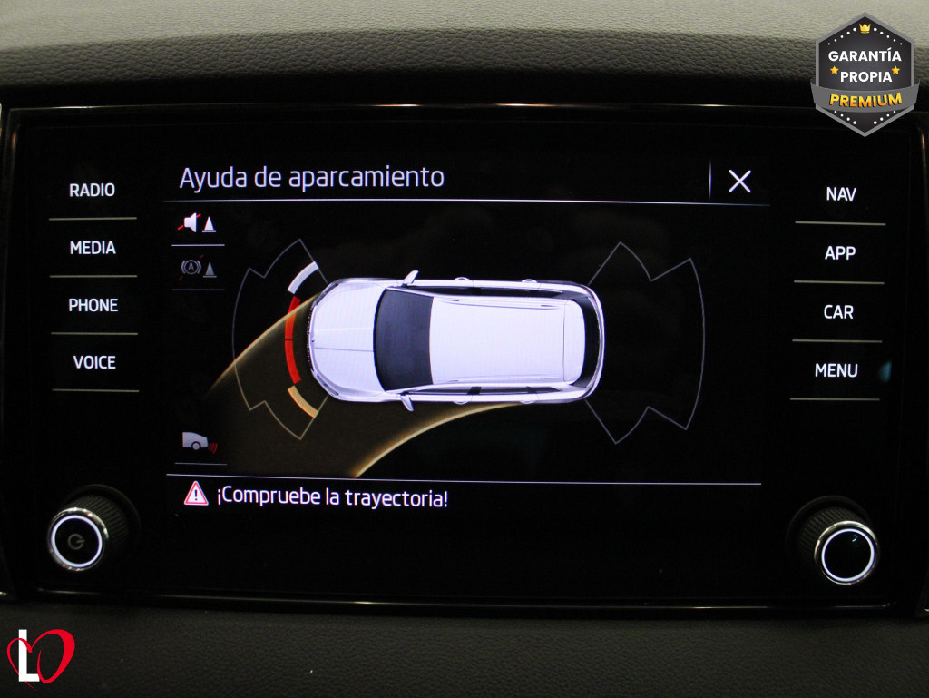 SKODA KAROQ 2.0 TDI DSG 4X4 AMBITION + PACK MULTIMEDIA 150 de segunda mano