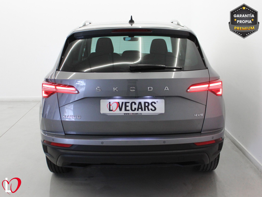 SKODA KAROQ 2.0 TDI DSG 4X4 AMBITION + PACK MULTIMEDIA 150 de segunda mano