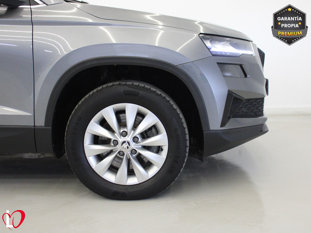 SKODA KAROQ 2.0 TDI DSG 4X4 AMBITION + PACK MULTIMEDIA 150 de segunda mano