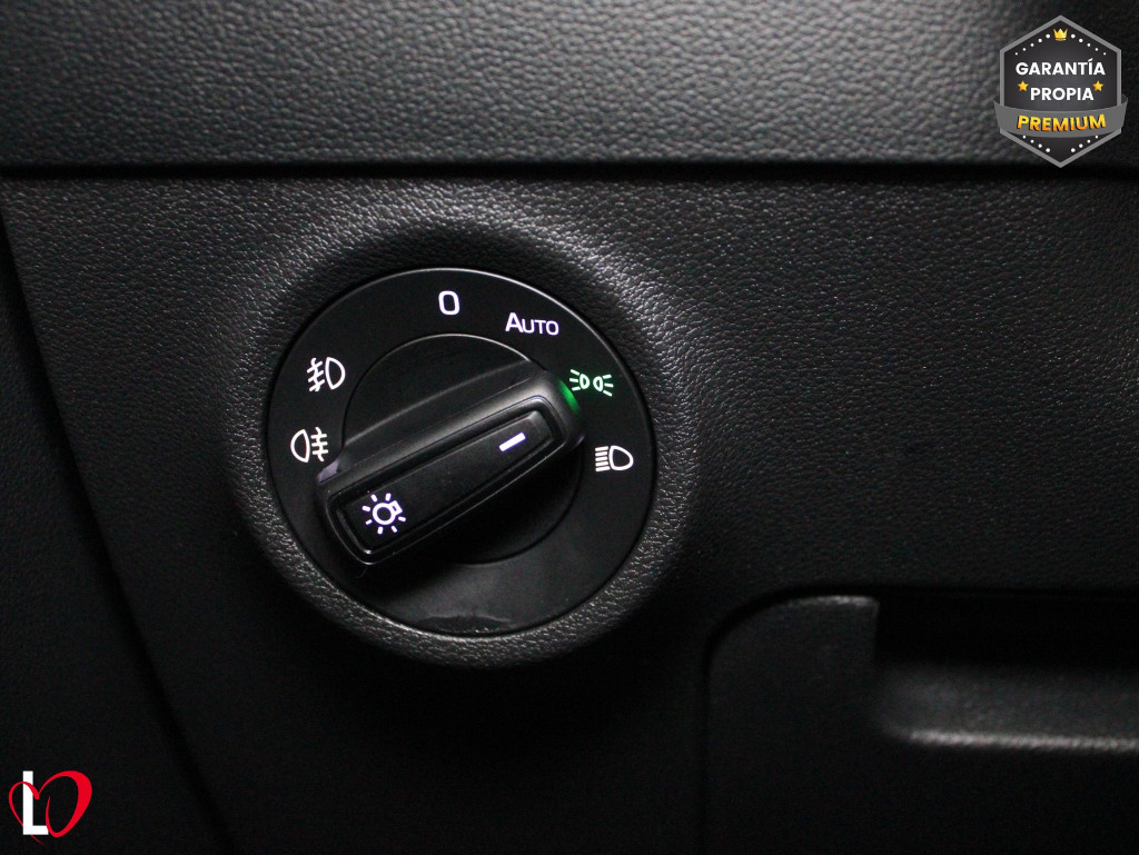 SKODA KAROQ 2.0 TDI DSG 4X4 AMBITION + PACK MULTIMEDIA 150 de segunda mano