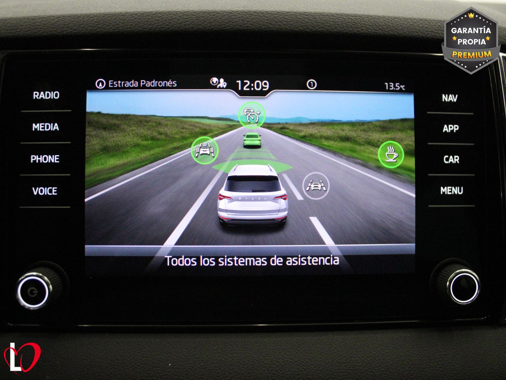 SKODA KAROQ 2.0 TDI DSG 4X4 AMBITION + PACK MULTIMEDIA 150 de segunda mano