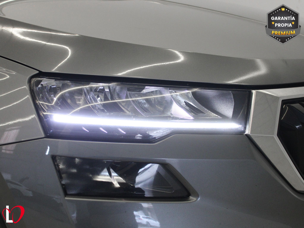 SKODA KAROQ 2.0 TDI DSG 4X4 AMBITION + PACK MULTIMEDIA 150 de segunda mano