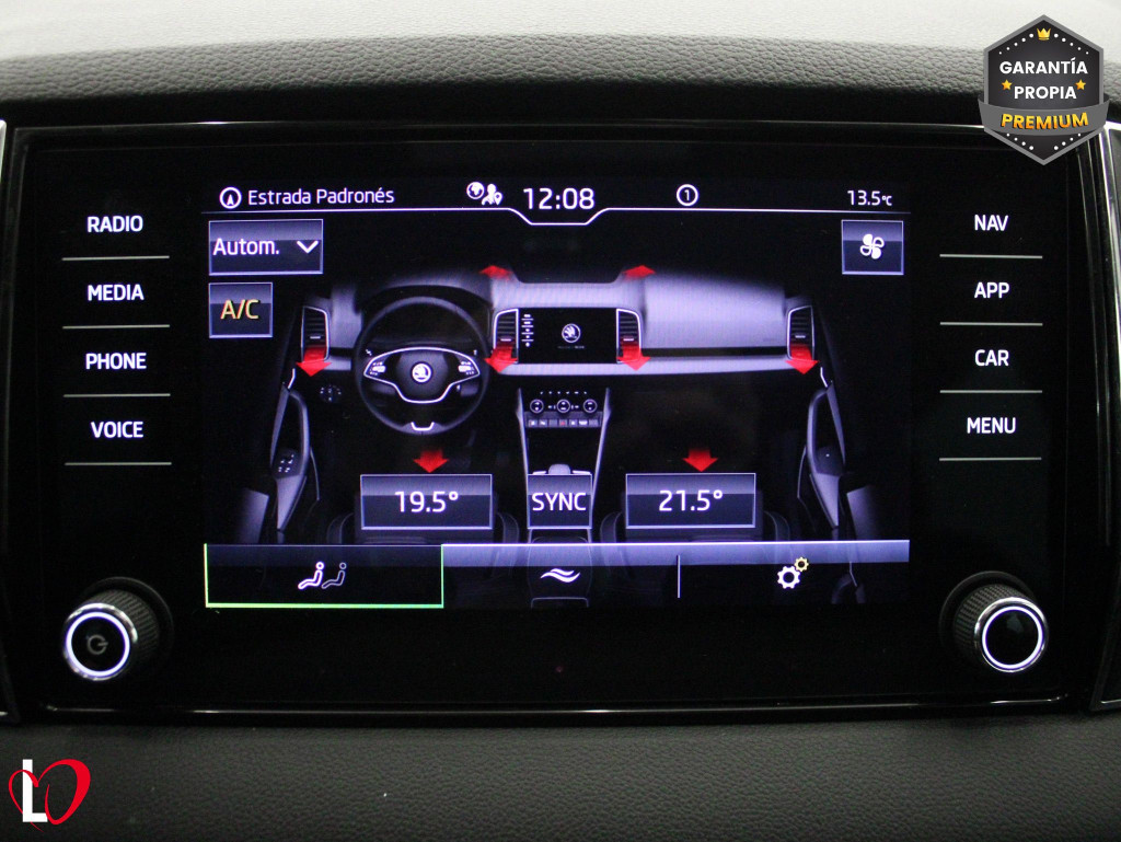 SKODA KAROQ 2.0 TDI DSG 4X4 AMBITION + PACK MULTIMEDIA 150 de segunda mano