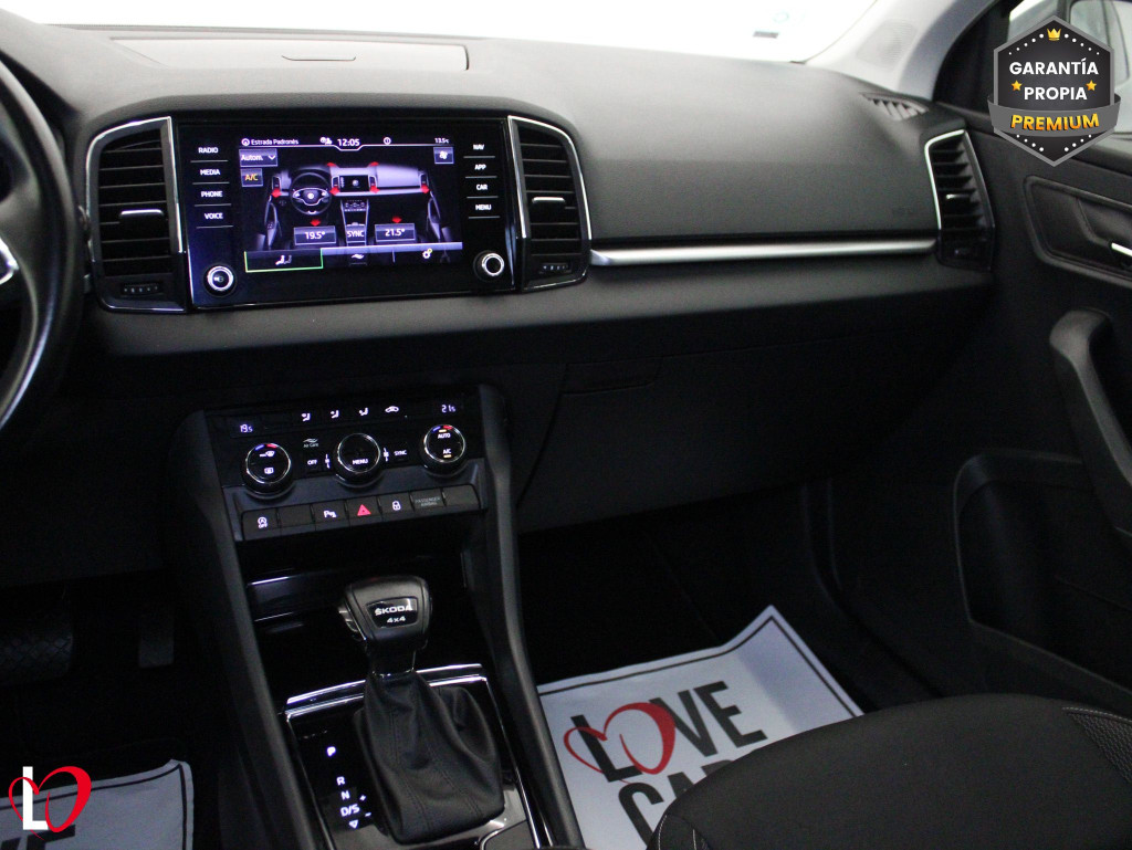 SKODA KAROQ 2.0 TDI DSG 4X4 AMBITION + PACK MULTIMEDIA 150 de segunda mano