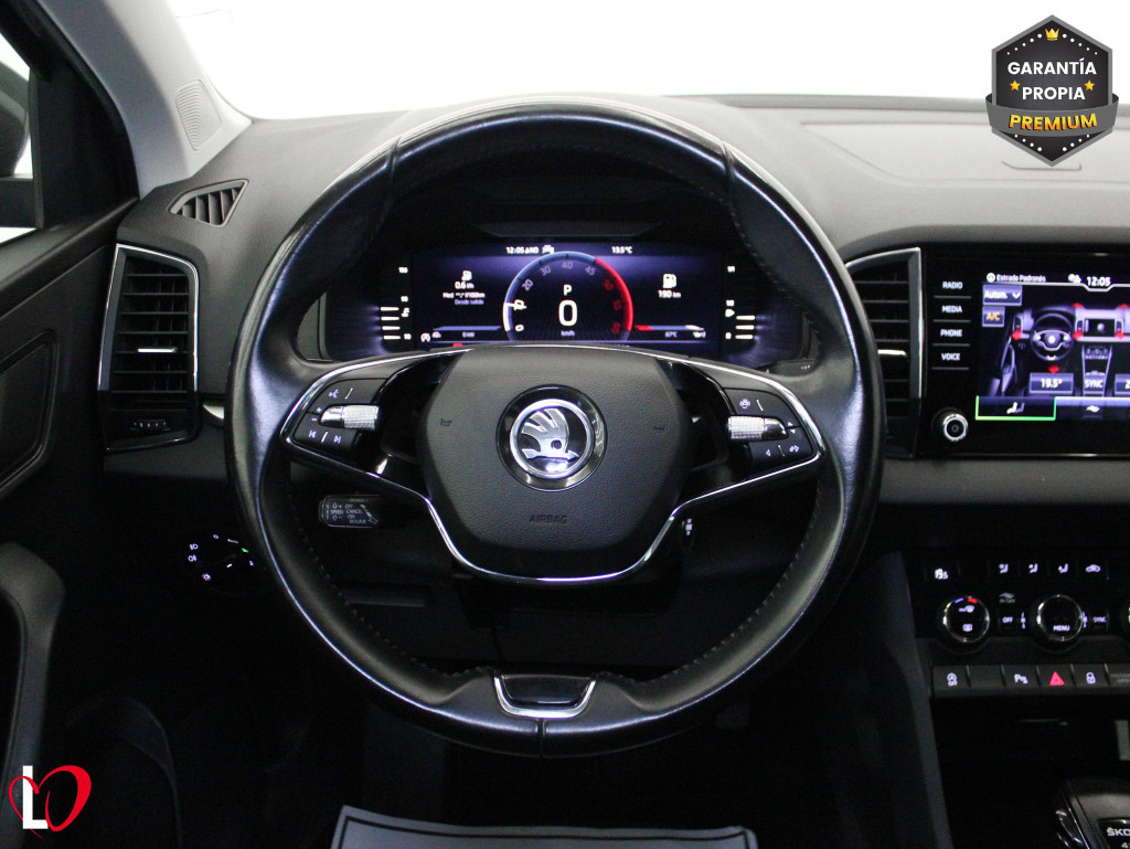 SKODA KAROQ 2.0 TDI DSG 4X4 AMBITION + PACK MULTIMEDIA 150 de segunda mano