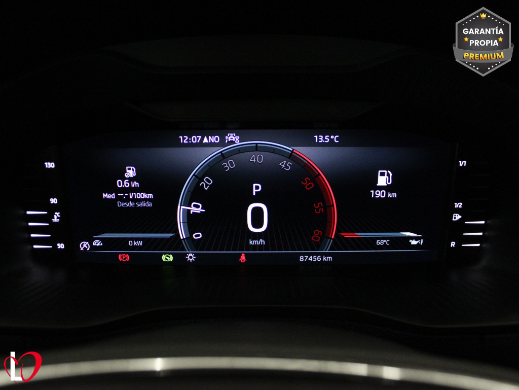 SKODA KAROQ 2.0 TDI DSG 4X4 AMBITION + PACK MULTIMEDIA 150 de segunda mano