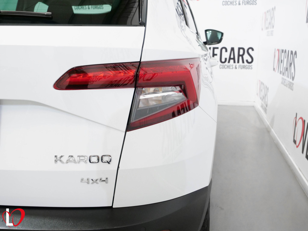 SKODA KAROQ 2.0 TDI DSG-7 4X4 CR AMBITION 150 de segunda mano