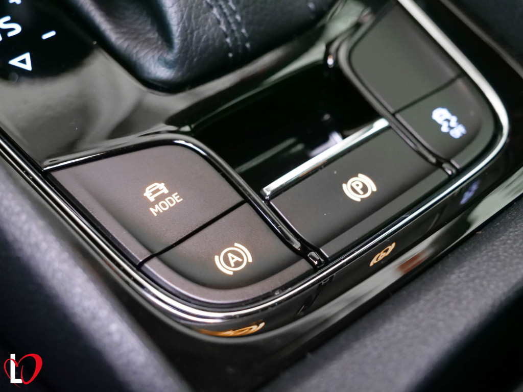 SKODA KAROQ 2.0 TDI DSG-7 4X4 CR AMBITION 150 de segunda mano