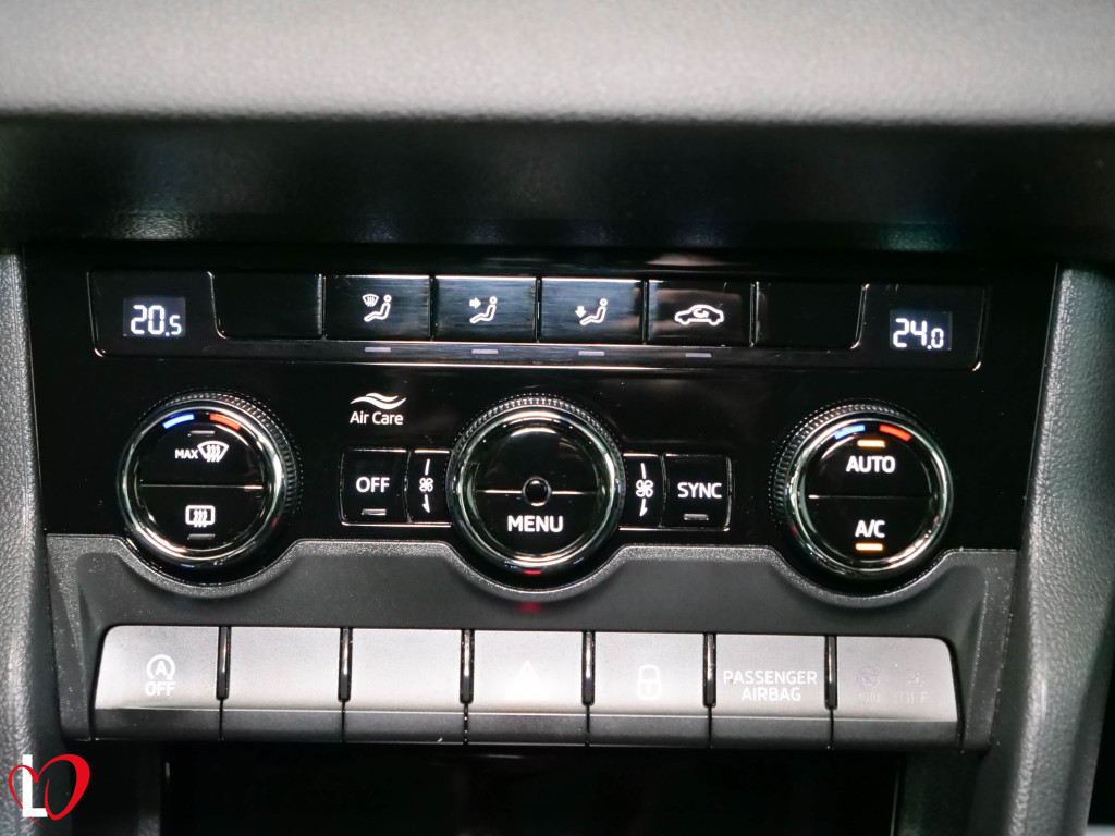 SKODA KAROQ 2.0 TDI DSG-7 4X4 CR AMBITION 150 de segunda mano