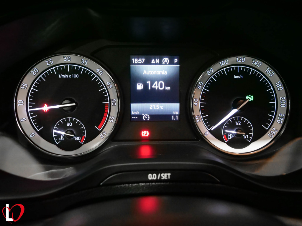 SKODA KAROQ 2.0 TDI DSG-7 4X4 CR AMBITION 150 de segunda mano