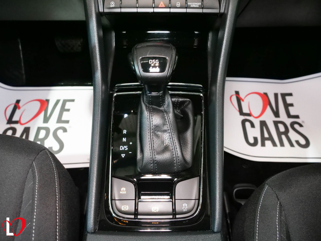 SKODA KAROQ 2.0 TDI DSG-7 4X4 CR AMBITION 150 de segunda mano