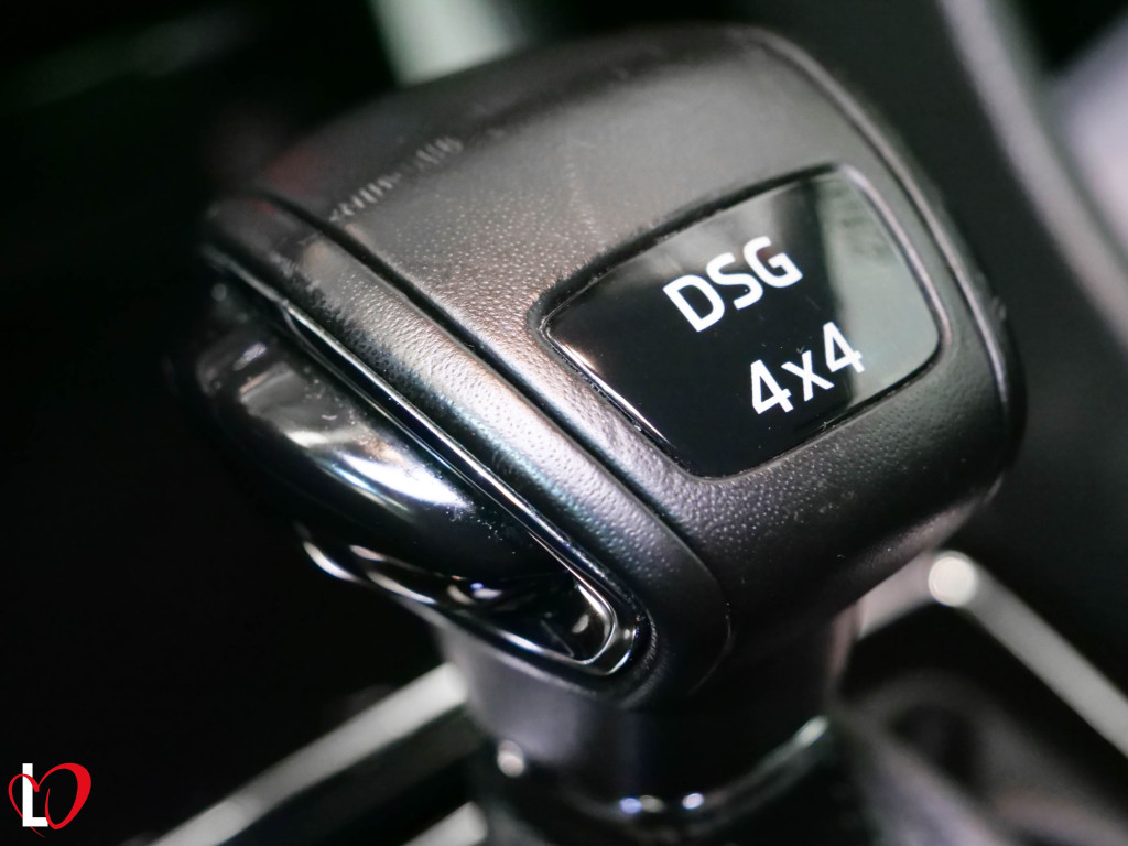 SKODA KAROQ 2.0 TDI DSG-7 4X4 CR AMBITION 150 de segunda mano
