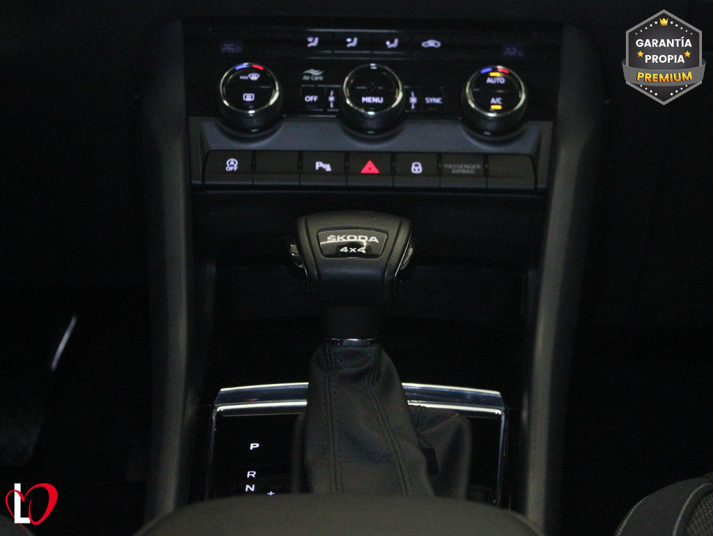 SKODA KAROQ 2.0TDI DSG 4X4 ADBLUE AMBITION 150 de segunda mano