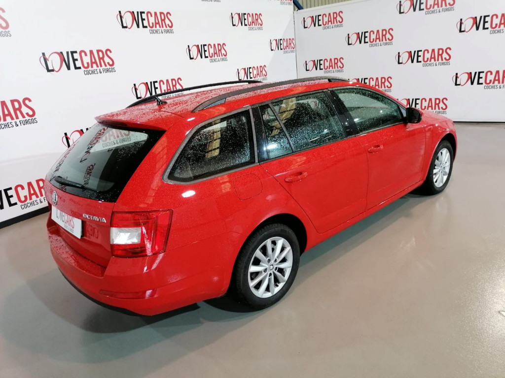 SKODA OCTAVIA 2.0 TDI COMBI AMBITION 150 de segunda mano