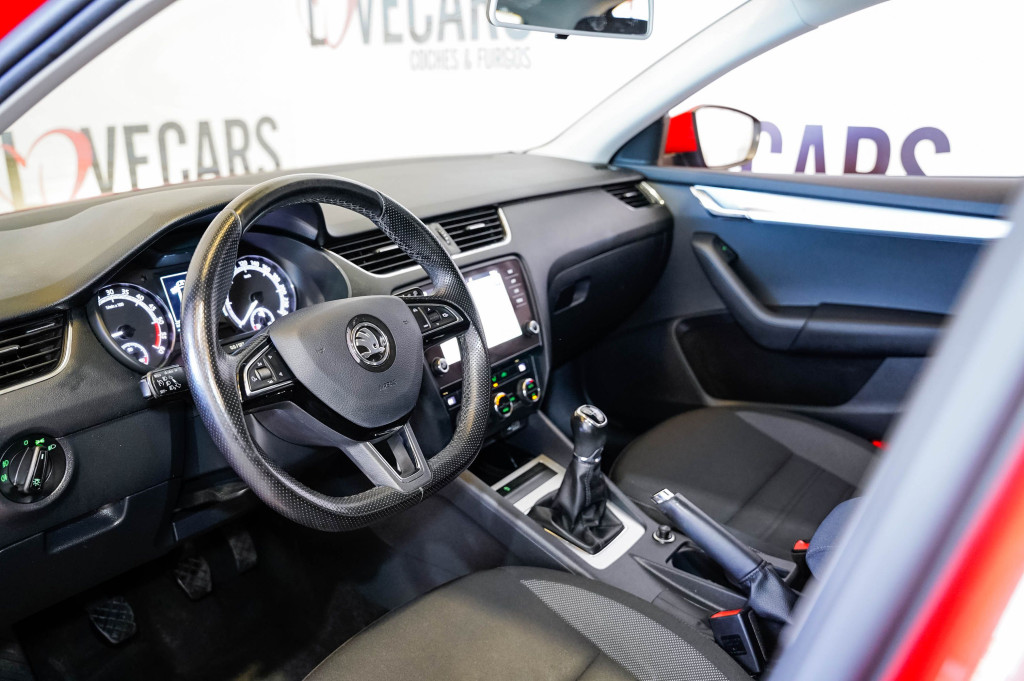 SKODA OCTAVIA 2.0 TDI CR AMBITION 150 de segunda mano