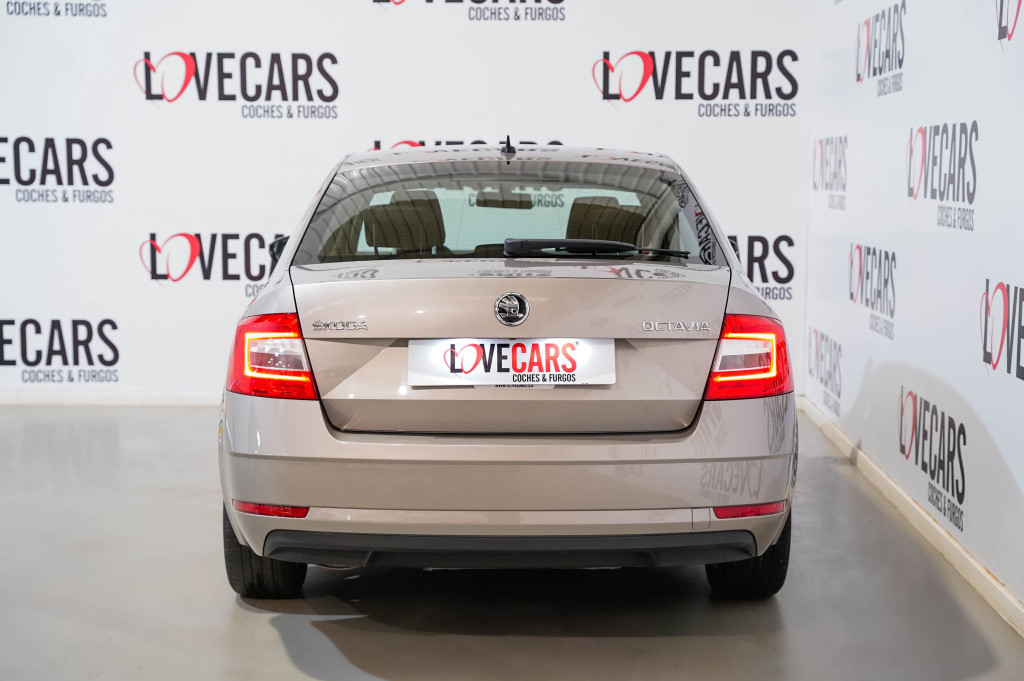 SKODA OCTAVIA 2.0 TDI CR AMBITION 150 de segunda mano