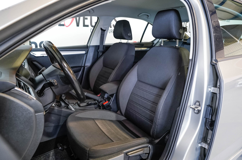 SKODA OCTAVIA 2.0 TDI CR AMBITION 150 de segunda mano
